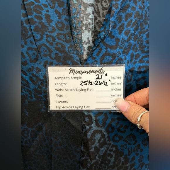 Elie Tahari NWOT “Judith” 100% Silk Animal Print Blouse Size Small. Blue & Black - Picture 8 of 16